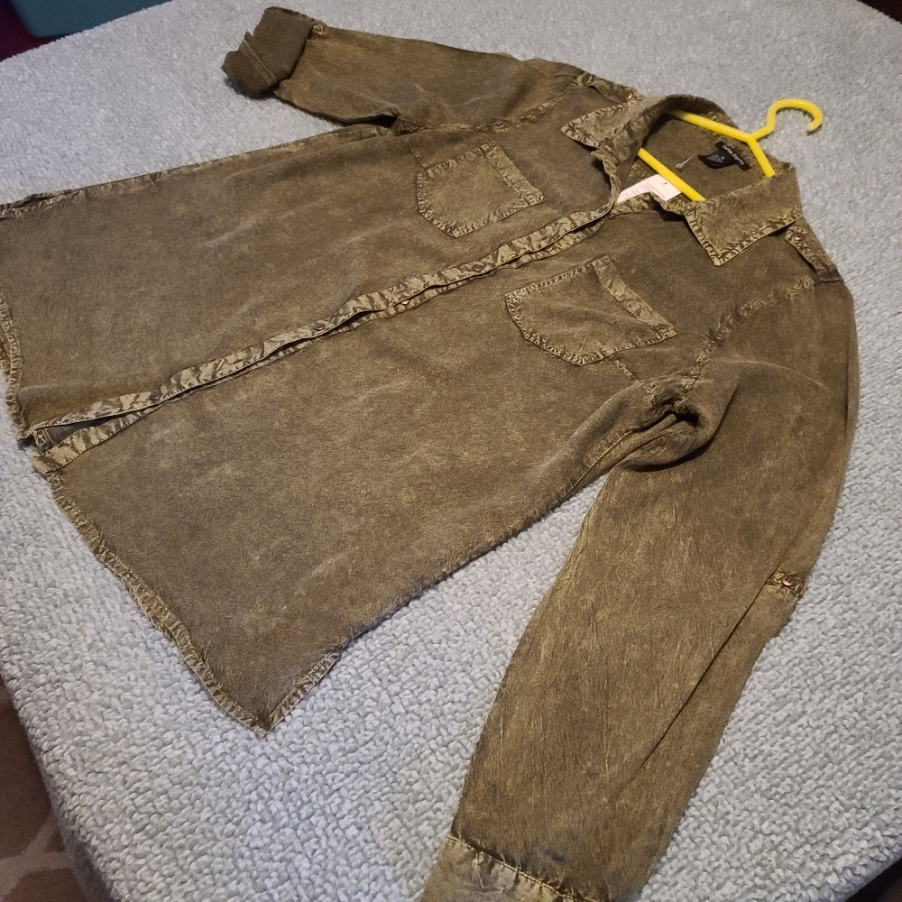 Button front long and roll up 3/4 sleeve shirt